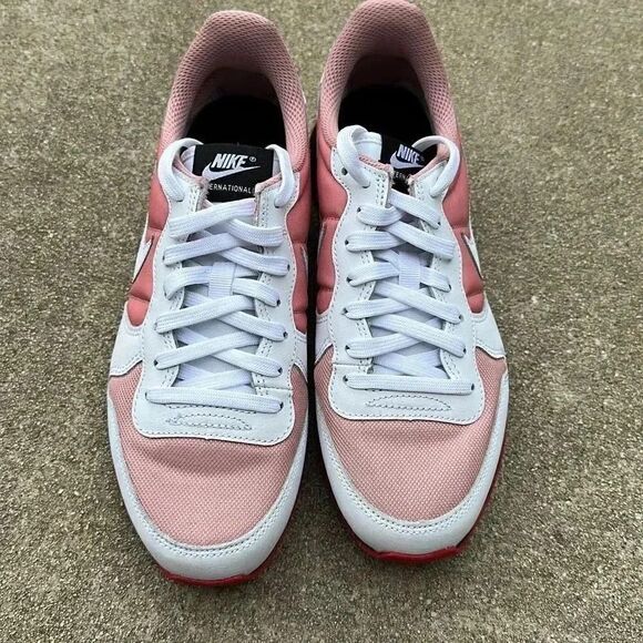 NWOT Nike Internationalist Sneakers - Picture 10 of 10